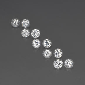 カラットの天然ホワイトジルコン（4.11 mm・ラウンドカット）