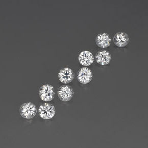カラットの天然ホワイトジルコン（4.11 mm・ラウンドカット）