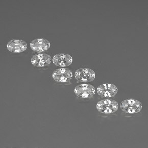 7.65カラットの天然ホワイトジルコン（6.1×4.2 mm・オーバルカット）