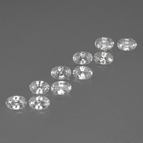 7.65カラットの天然ホワイトジルコン（6.1×4.2 mm・オーバルカット）