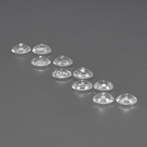 7.65カラットの天然ホワイトジルコン（6.1×4.2 mm・オーバルカット）