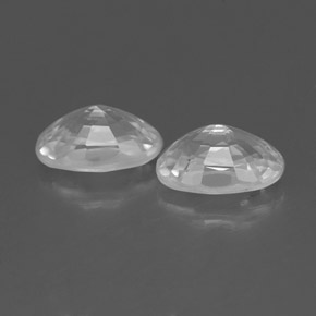 1.59カラットの天然ホワイトジルコン（6.2×4.2 mm・オーバルカット）