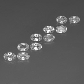 6.89カラットの天然ホワイトジルコン（6.1×4.1 mm・オーバルカット）