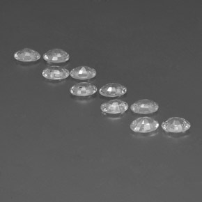 6.89カラットの天然ホワイトジルコン（6.1×4.1 mm・オーバルカット）