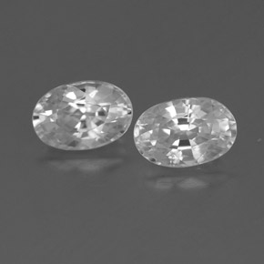 1.62カラットの天然ホワイトジルコン（6.1×4.1 mm・オーバルカット）