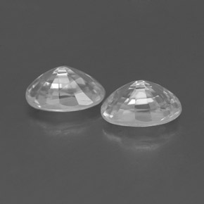 1.62カラットの天然ホワイトジルコン（6.1×4.1 mm・オーバルカット）