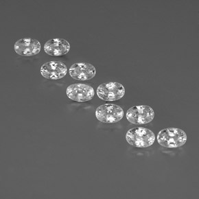 8.50カラットの天然ホワイトジルコン（6.1×4.1 mm・オーバルカット）
