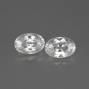 1.62カラットの天然ホワイトジルコン（6.1×4.2 mm・オーバルカット）
