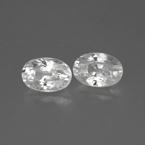1.62カラットの天然ホワイトジルコン（6.1×4.2 mm・オーバルカット）