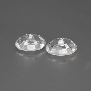 1.62カラットの天然ホワイトジルコン（6.1×4.2 mm・オーバルカット）