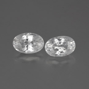 1.71カラットの天然ホワイトジルコン（6.1×4.1 mm・オーバルカット）