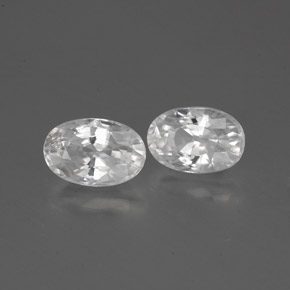 1.71カラットの天然ホワイトジルコン（6.1×4.1 mm・オーバルカット）