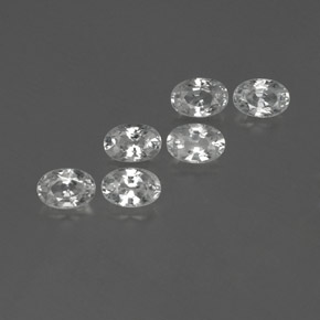 カラットの天然ホワイトジルコン（6.1×4.1 mm・オーバルカット）
