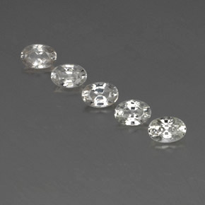 3.59カラットの天然ホワイトジルコン（6×4.1 mm・オーバルカット）