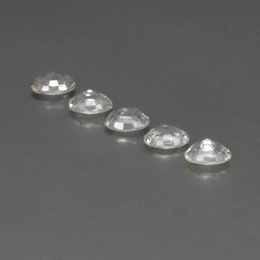 3.59カラットの天然ホワイトジルコン（6×4.1 mm・オーバルカット）