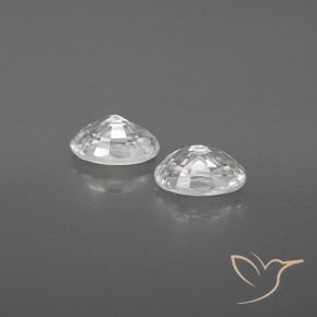 1.62カラットの天然ホワイトジルコン（6.2×4.2 mm・オーバルカット）
