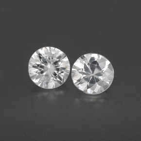 1.75カラットの天然ホワイトジルコン（5.38 mm・ラウンドカット）