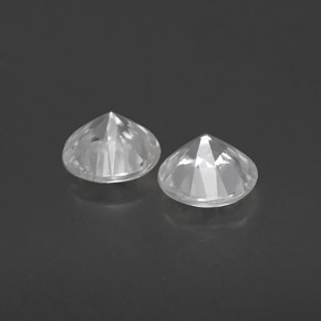 1.75カラットの天然ホワイトジルコン（5.38 mm・ラウンドカット）