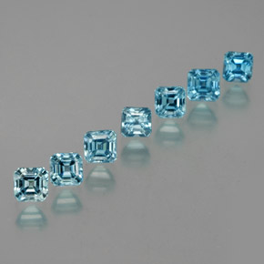 カラットの天然ブルージルコン（3.3×3.3 mm・エメラルドカット）
