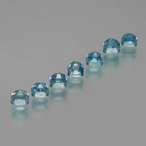 カラットの天然ブルージルコン（3.3×3.3 mm・エメラルドカット）