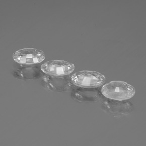 3.73カラットの天然ホワイトジルコン（6.7×4.9 mm・オーバルカット）