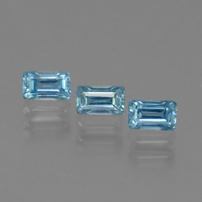 1.28カラットの天然ブルージルコン（4.5×2.7 mm・エメラルドカット）