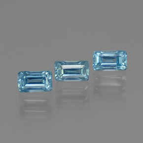 1.28カラットの天然ブルージルコン（4.5×2.7 mm・エメラルドカット）