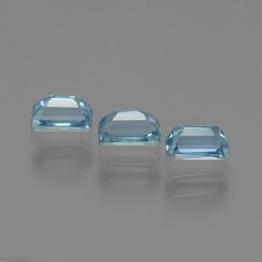 1.28カラットの天然ブルージルコン（4.5×2.7 mm・エメラルドカット）