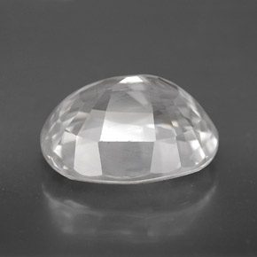 9.99カラットの天然ホワイトジルコン（13.2×10.5 mm・オーバルカット）