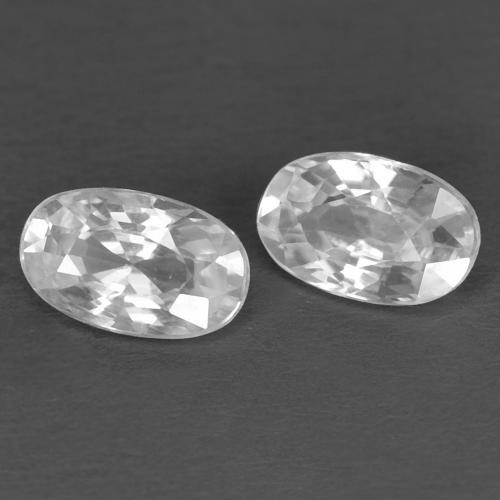 0.72カラットの天然ホワイトジルコン（5.1×3.2 mm・オーバルカット）