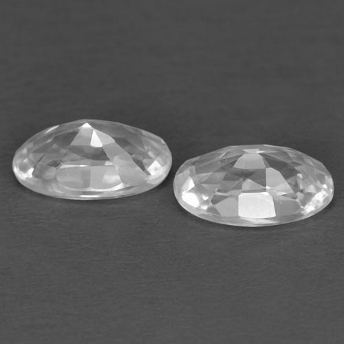 0.72カラットの天然ホワイトジルコン（5.1×3.2 mm・オーバルカット）