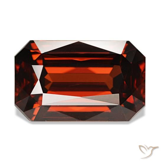8.30カラットの天然濃いブラッドレッドジルコン（12.5×7.8 mm・エメラルドカット）
