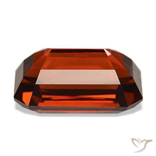 8.30カラットの天然濃いブラッドレッドジルコン（12.5×7.8 mm・エメラルドカット）
