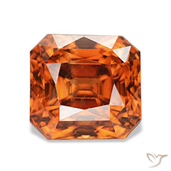 3.67カラットの天然ミディアムレッドジルコン（7.4×7 mm・エメラルドカット）