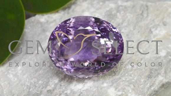 32.18カラットの天然ミディアムパープルがかったバイオレット