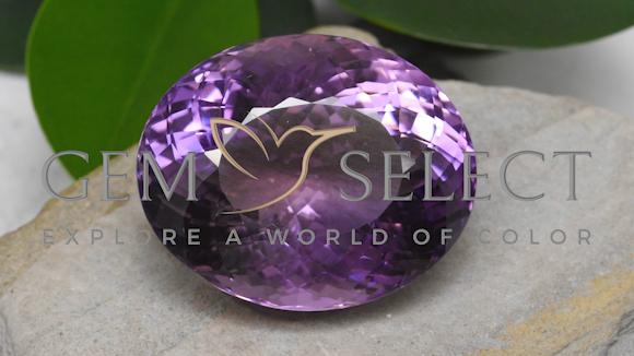 66.68カラットの天然ミディアムバイオレットアメジスト、オーバル