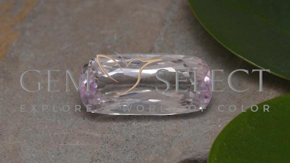 7.13カラットの天然非常に薄いピンクがかった紫クンツァイト