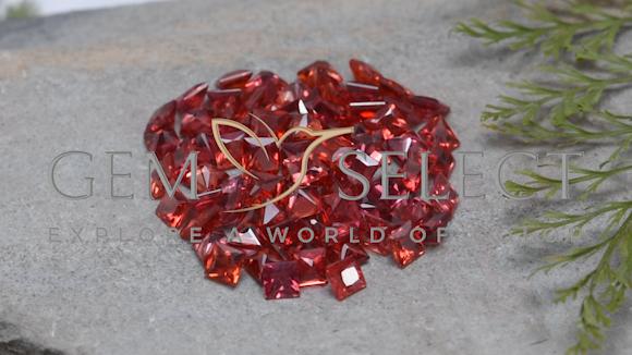 0.11カラットの天然ピンクがかったレッドサファイア、四角形、VS